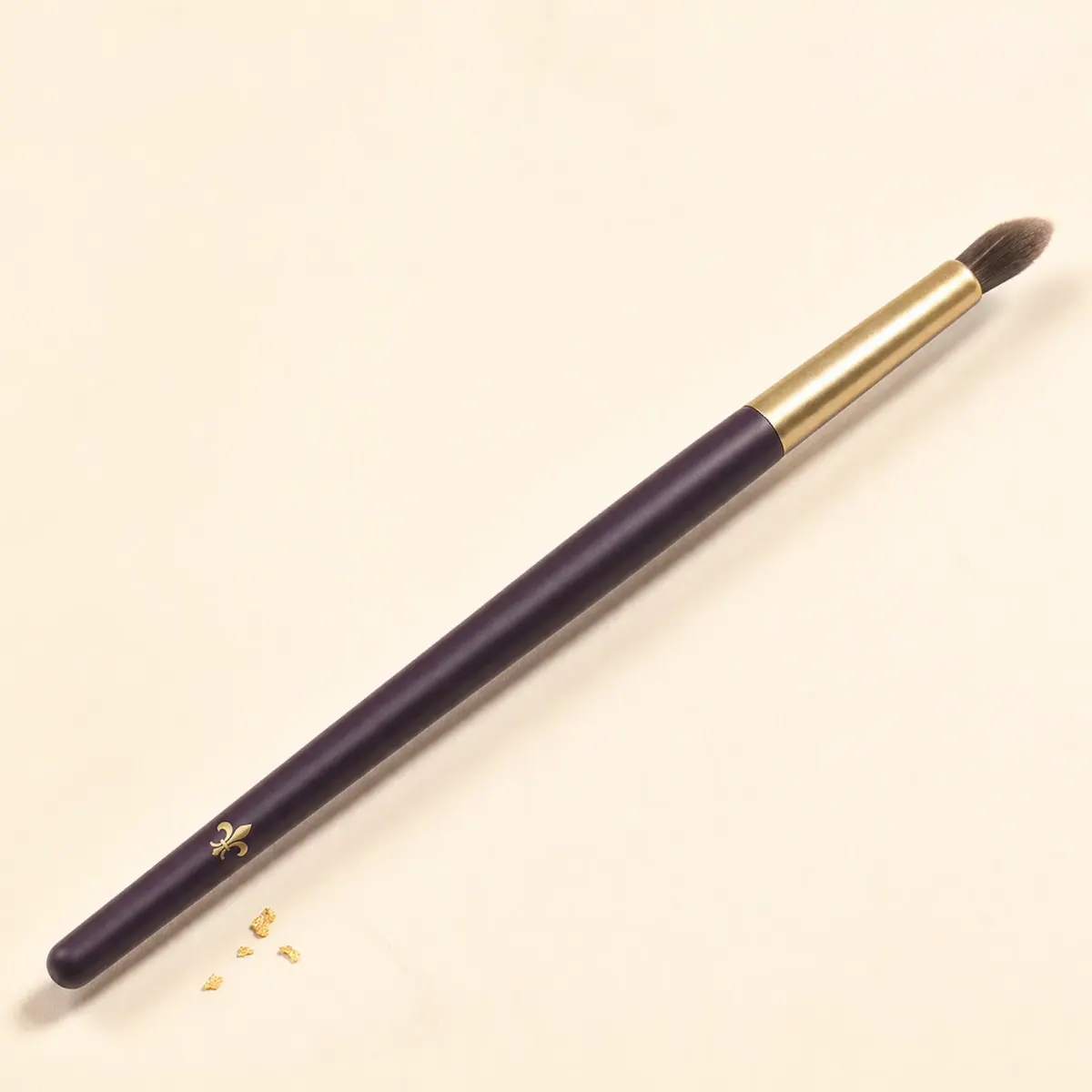 A small, dense, tapered nose contour brush.