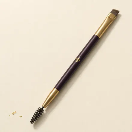 A double-ended brow brush with an angled brush and a spoolie.