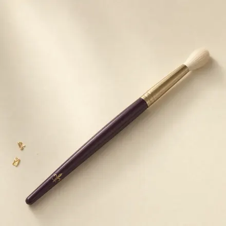 A small, soft, pointed highlighter brush.