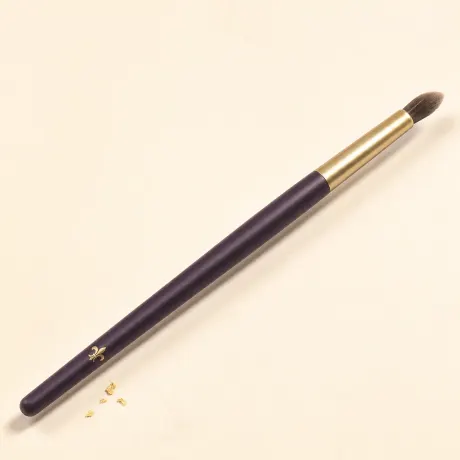 A small, dense, tapered nose contour brush.